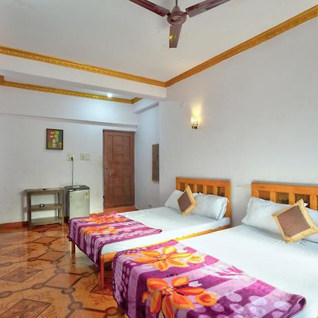 Om Sai Guest House Calangute Esterno foto
