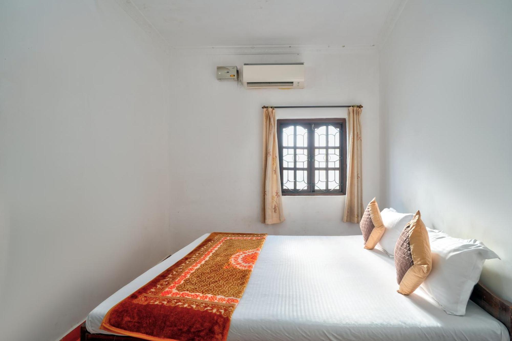 Om Sai Guest House Calangute Esterno foto