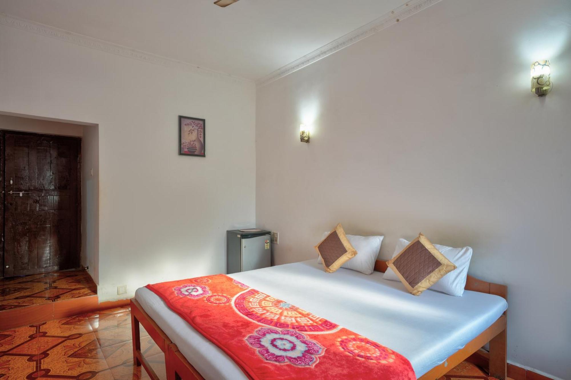 Om Sai Guest House Calangute Esterno foto