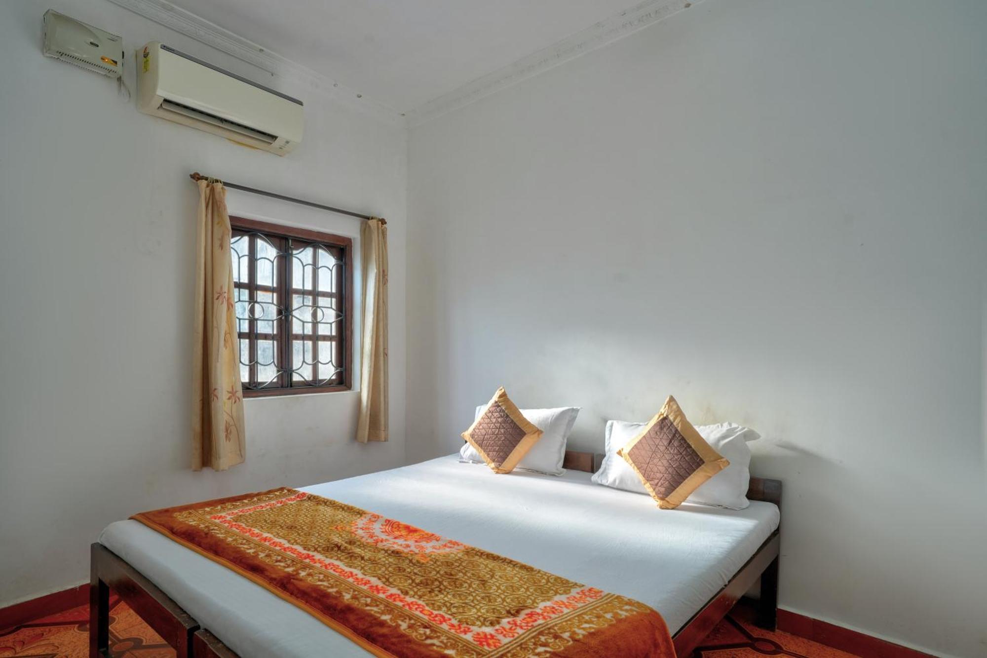 Om Sai Guest House Calangute Esterno foto