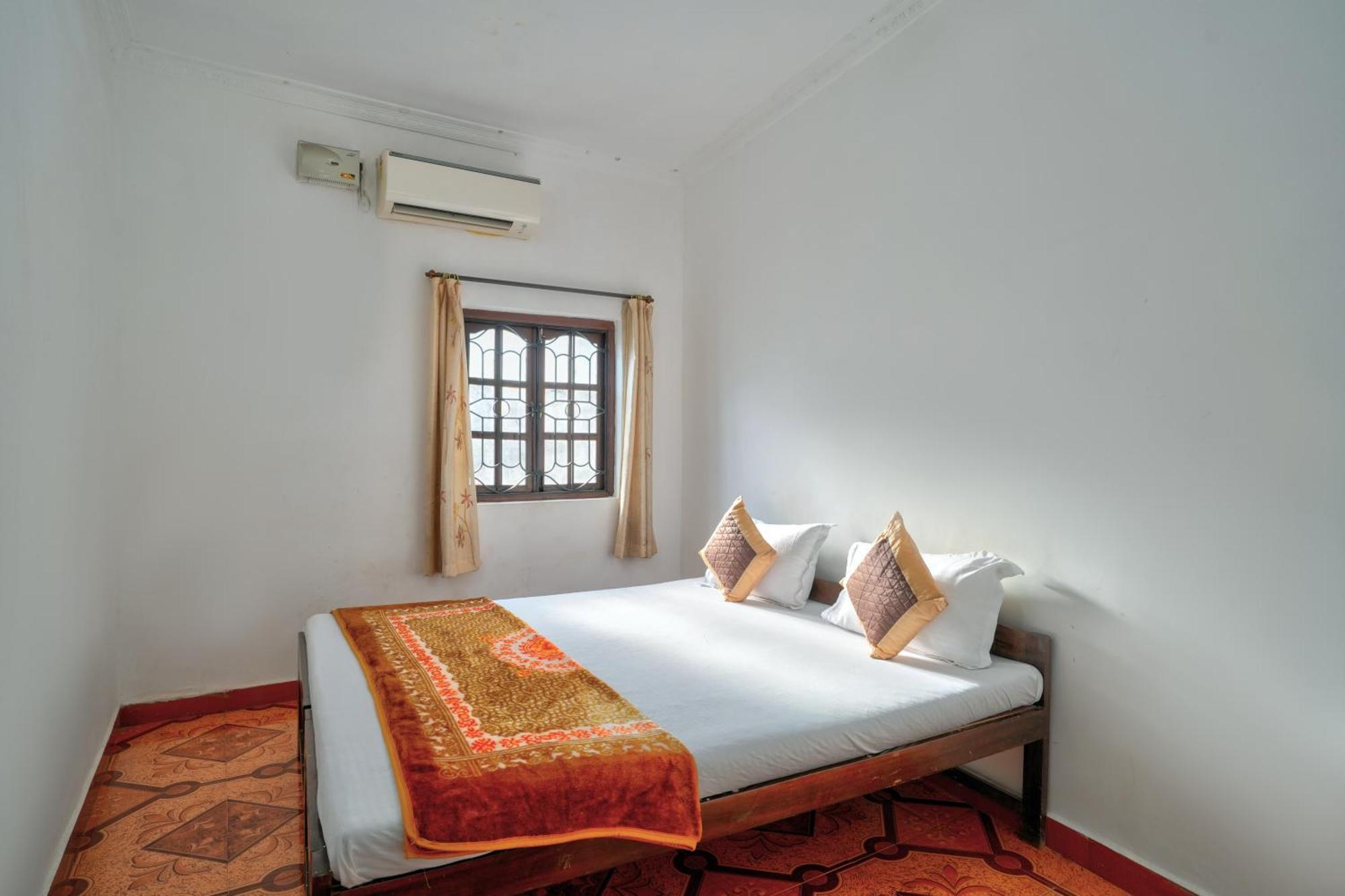 Om Sai Guest House Calangute Esterno foto